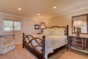 1 bedroom, individually decorated, individually furnished