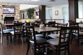 Restaurant at Admiral Inn Mississauga Toronto