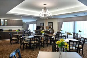 Breakfast area - Admiral Inn Mississauga Toronto (Mississauga)