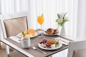 Tägliches Frühstücksbuffet gegen Gebühr