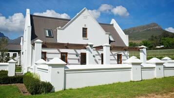 Family Cottage, 3 Bedrooms, Mountain View