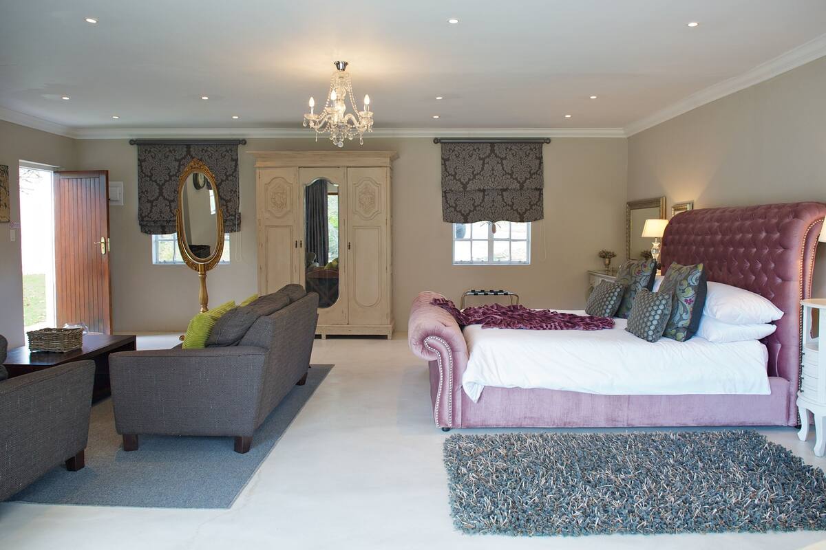 Frigobar, cofres nos quartos, berços (sobretaxa), Wi-Fi de cortesia