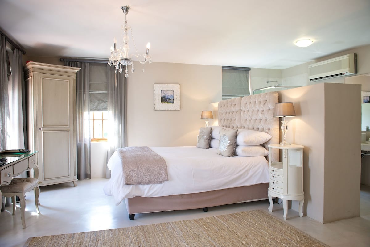 Familie cottage, 3 slaapkamers, uitzicht op bergen | Een minibar, een kluis op de kamer, babybedden, gratis wifi