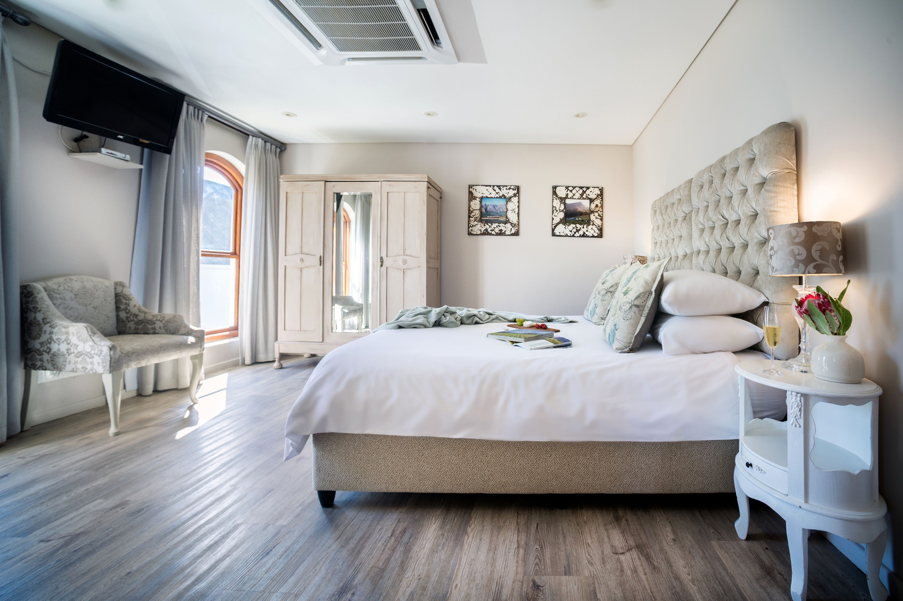 family room, mountain view | view from room