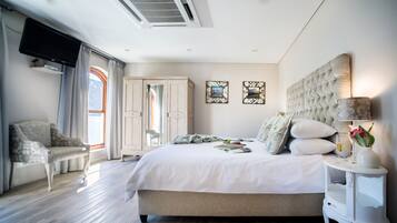 Familiekamer, uitzicht op bergen | Uitzicht vanuit de kamer