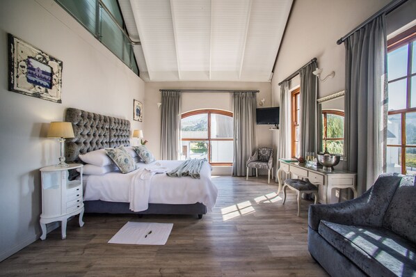 Family Room, Mountain View | Minibar, in-room safe, cots/infant beds, free WiFi - Zorgvliet Country lodge (Stellenbosch)
