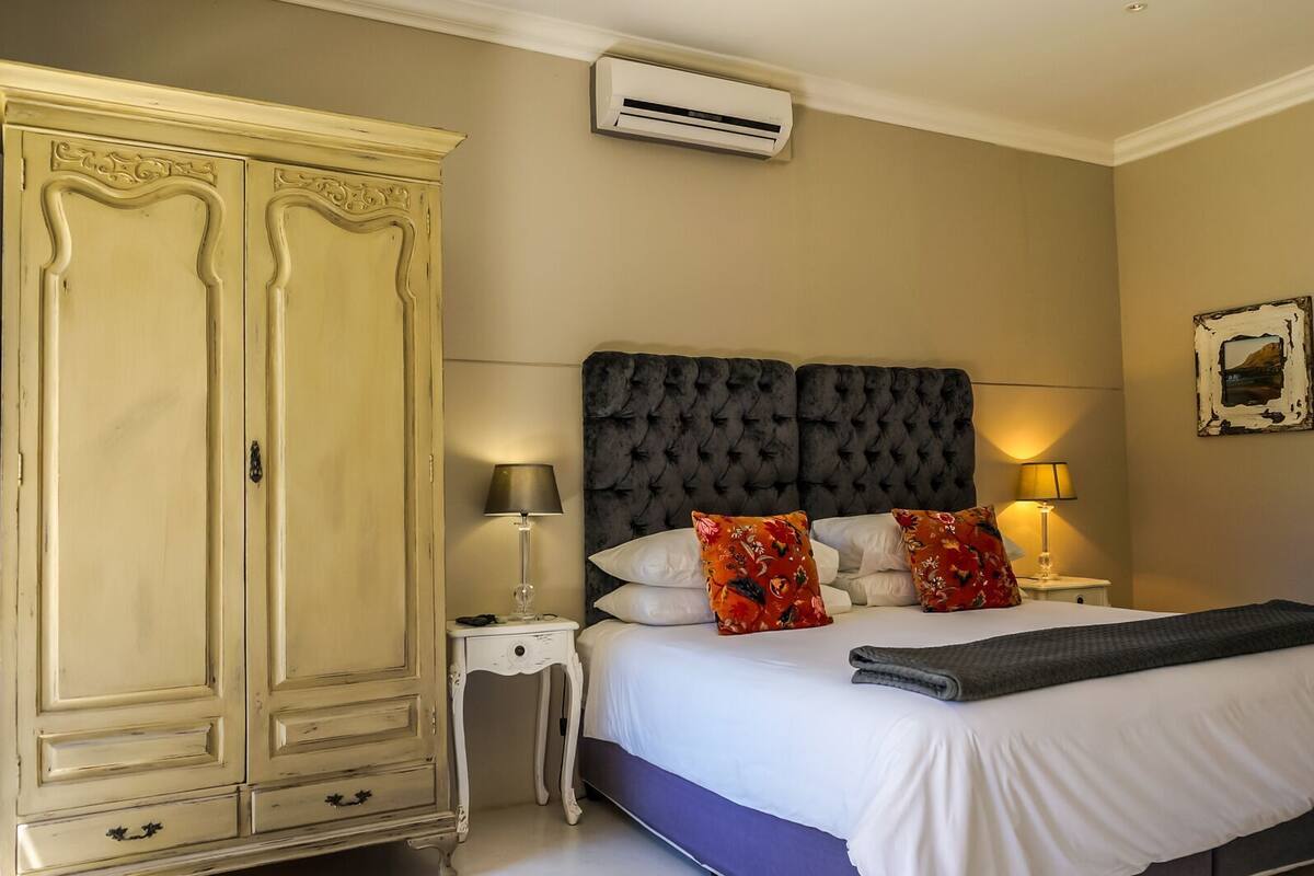 Frigobar, cofres nos quartos, berços (sobretaxa), Wi-Fi de cortesia