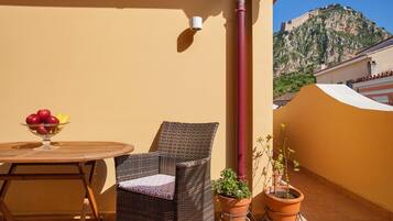 Caja de seguridad en la habitación y sistema de insonorización