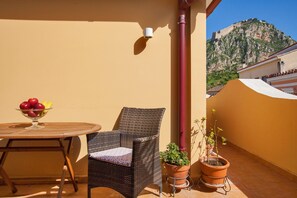 In-room safe, soundproofing, iron/ironing board, free WiFi - Aetoma Hotel (Nafplio)
