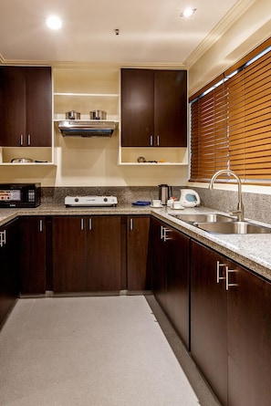Premier Room, 2 Bedrooms | Private kitchen | Fridge