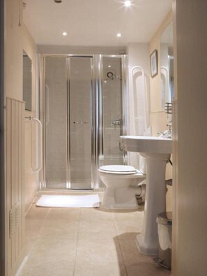 Shower, free toiletries, hair dryer, towels - Tunbridge Wells Retreat (Royal Tunbridge Wells)