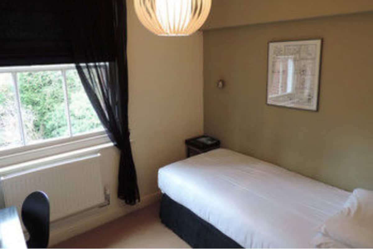 Single Room | Iron/ironing board, WiFi (free)