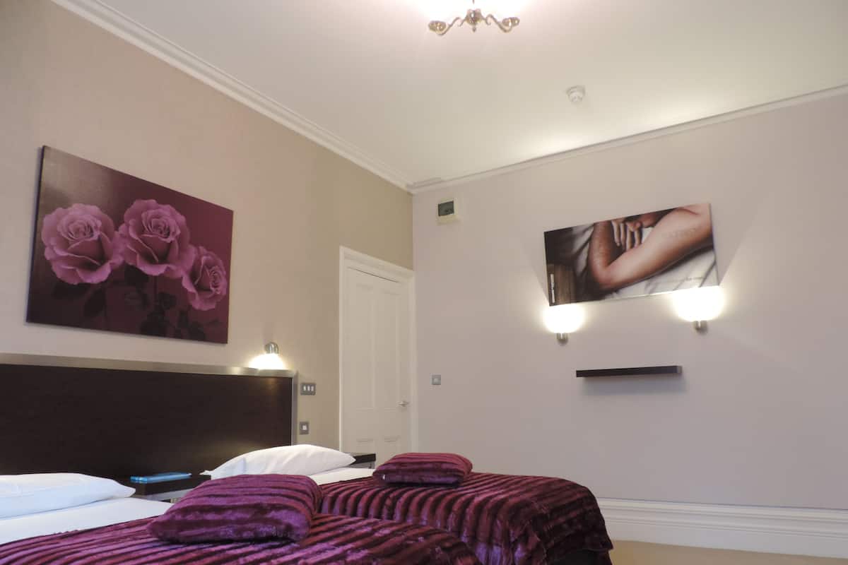 Twin Room | Iron/ironing board, WiFi (free)