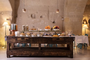 Free daily buffet breakfast