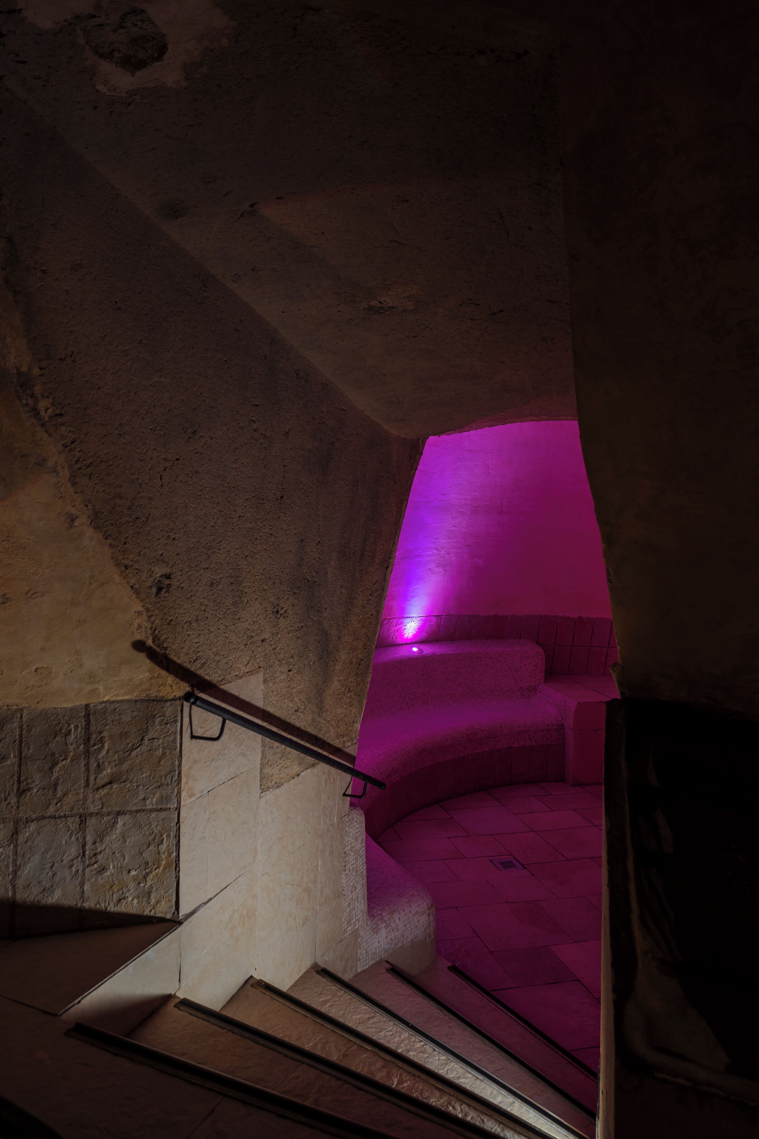 sauna, hot tub, steam room, turkish bath/hammam, hydrotherapy, massages