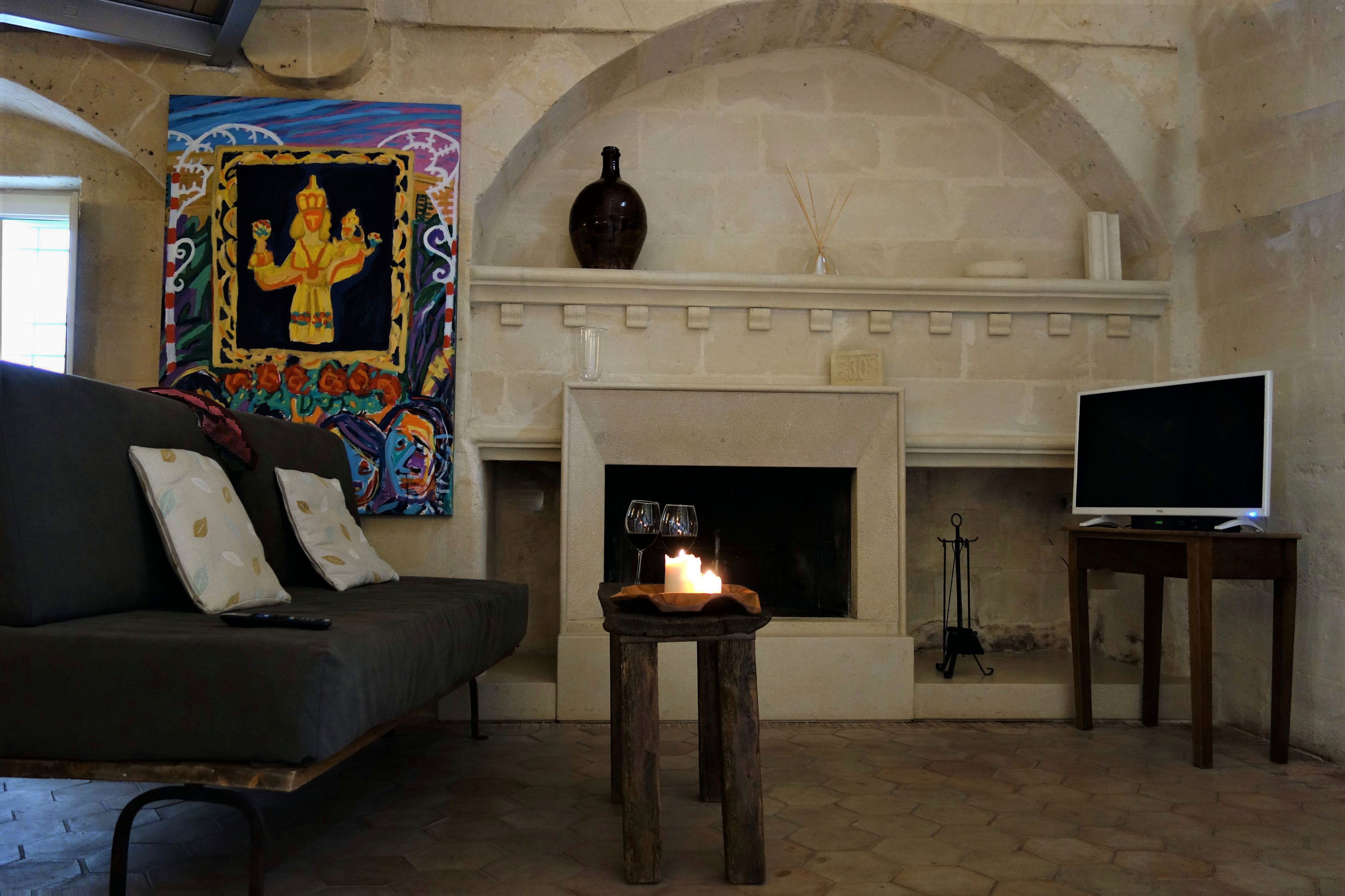 superior apartment, multiple beds | living room | flat-screen tv