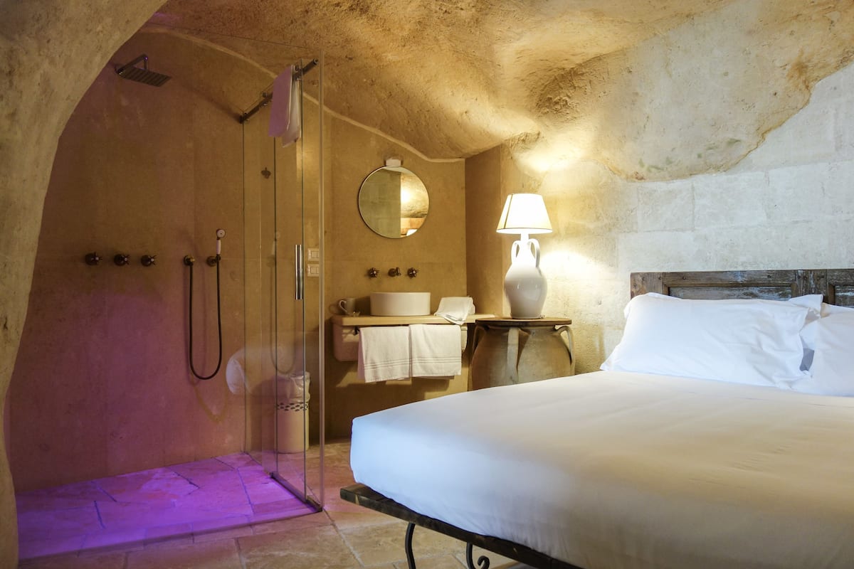1 bedroom, hypo-allergenic bedding, minibar, individually decorated