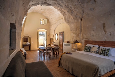 Junior Suite | Hypo-allergenic bedding, minibar, individually decorated. Locanda di San Martino Hotel & Termae Romanae