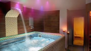 Behandlungsräume für Paare, Sauna, Whirlpool, Dampfbad
