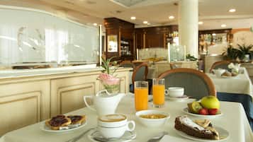 Petit déjeuner continental (10 EUR par personne)
