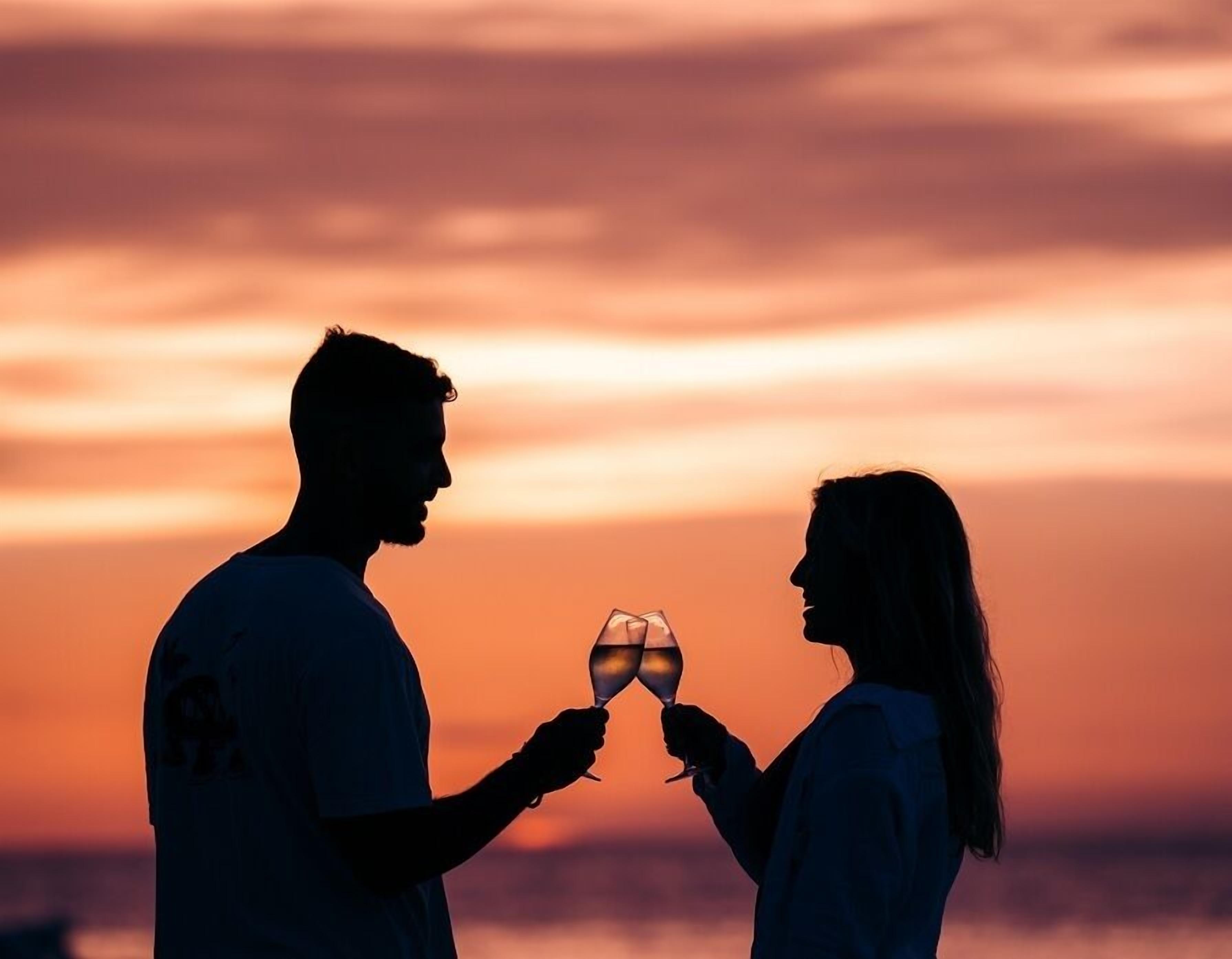 breakfast, lunch and dinner served