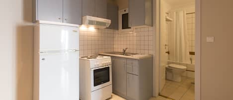 Apartment, 1 Bedroom (for 3) | Private kitchen | Coffee/tea maker, electric kettle