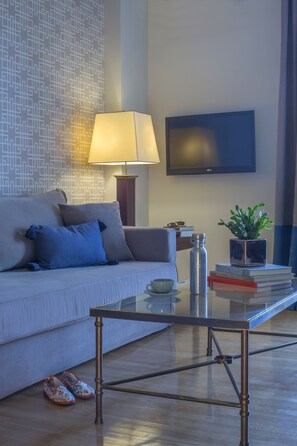 apartman, 2 hálószobával (Lycabettus Hill View) | Nappalirész | Plazmatévé