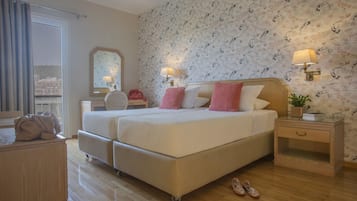 Suite, 2 dormitoris, terrassa (Lycabettus View) | 1 dormitori, escriptori, cortines opaques i habitacions insonoritzades