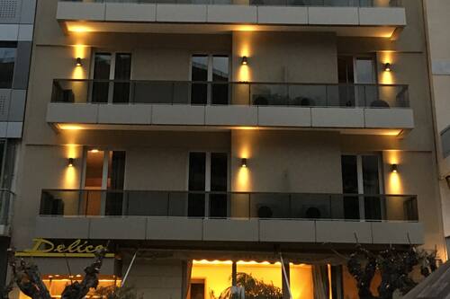 Fassade der Unterkunft – Abend/Nacht