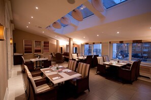 Breakfast, lunch and dinner served - Opera Hotel (Kyiv)