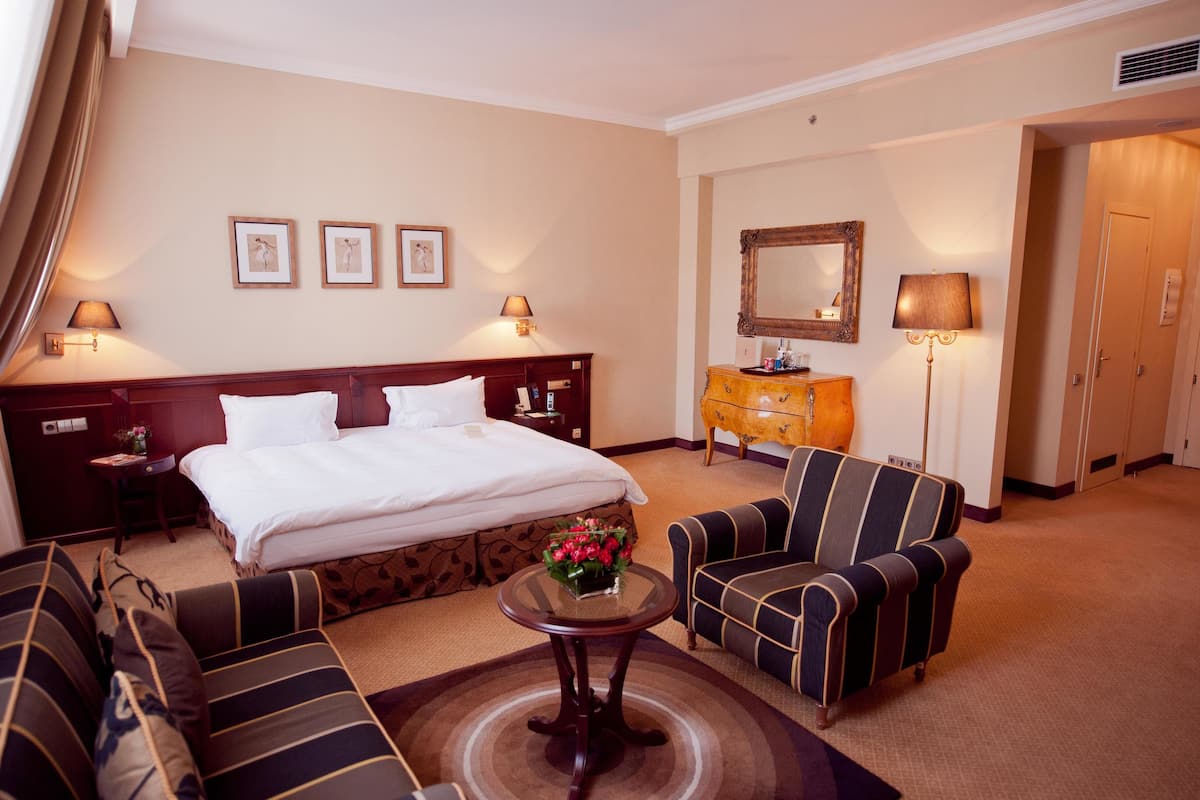 Ropa de cama de alta calidad y minibar