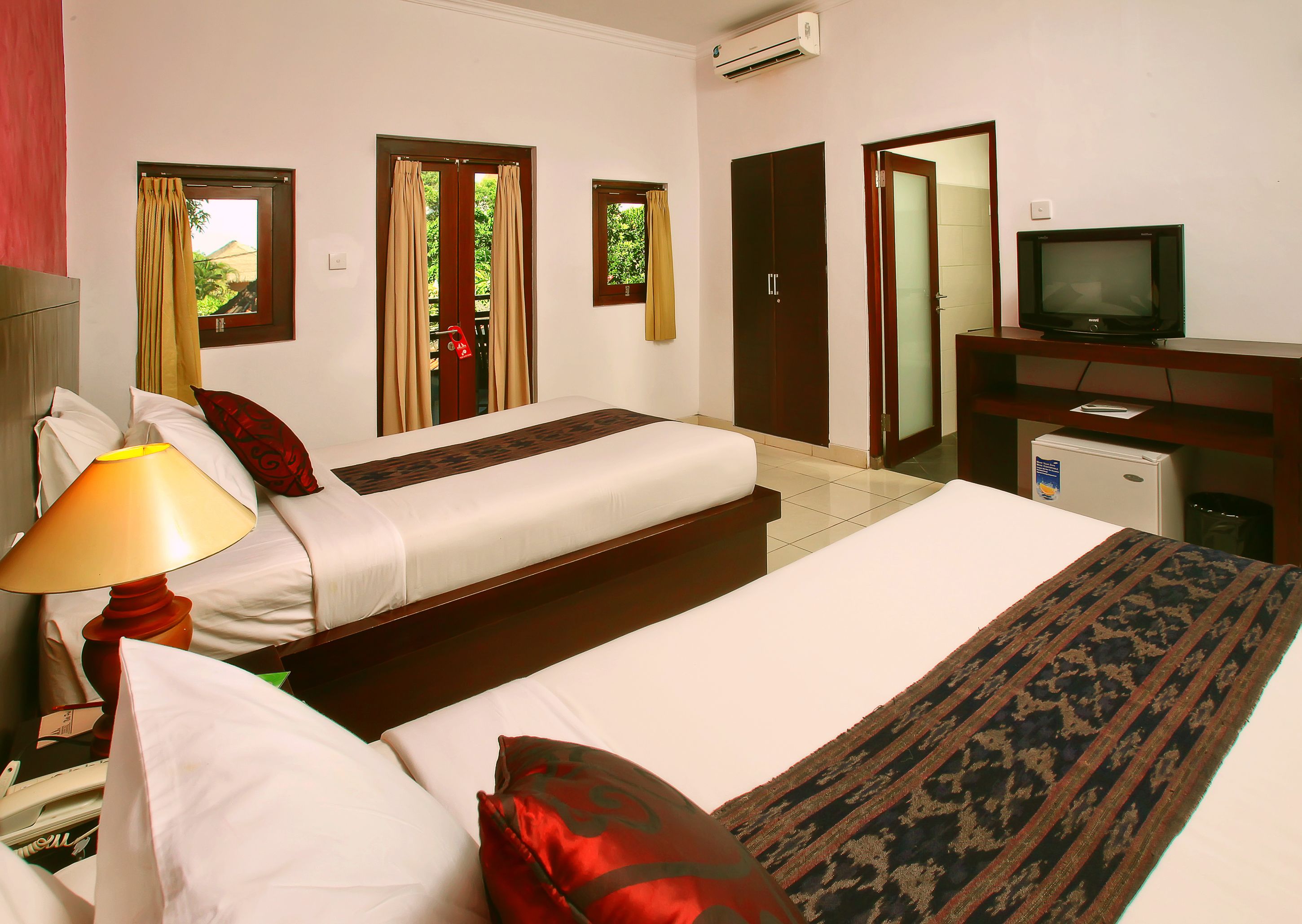 superior room | in-room safe, desk, free cots/infant beds, free wifi