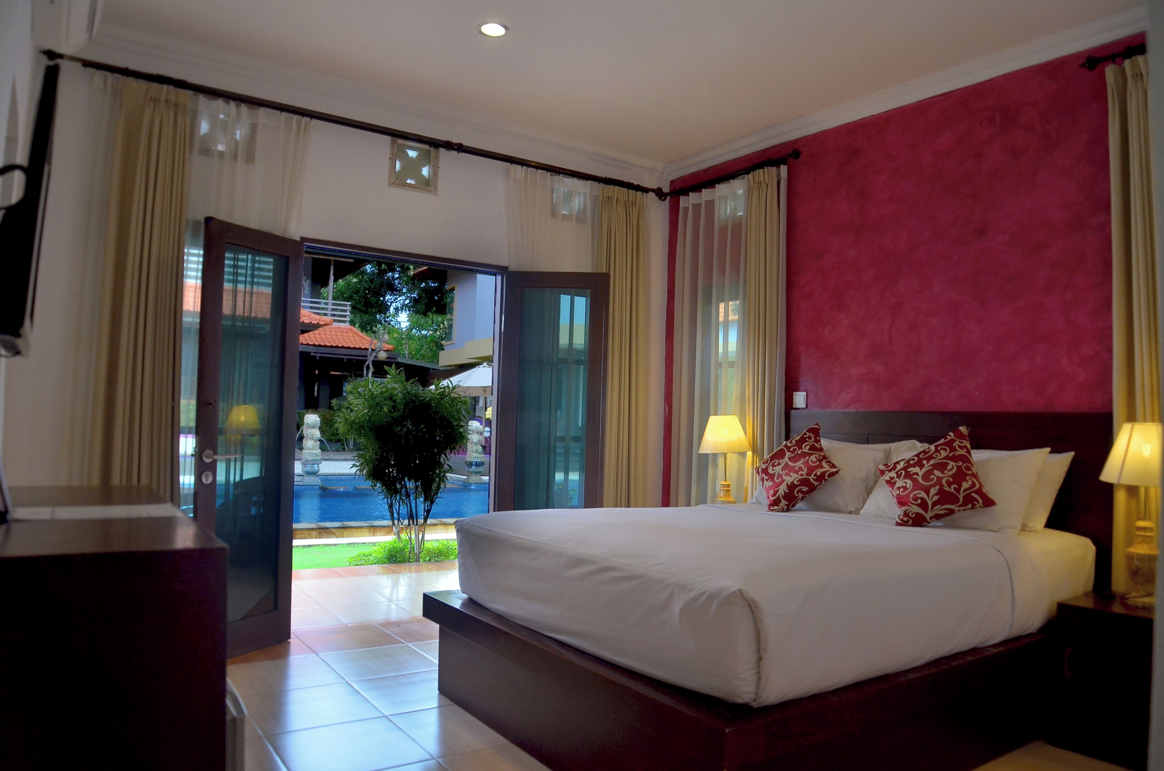 deluxe double room, pool view | in-room safe, desk, free cots/infant beds, free wifi