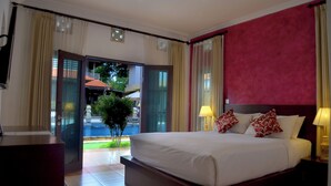 Kamar Double Deluks, pemandangan kolam renang