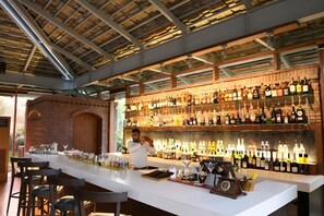 Bar (on property) - The Westin Sohna Resort & Spa (Sohna)