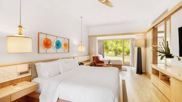 1 kamar tidur, minibar, brankas, dan didekorasi berbeda-beda