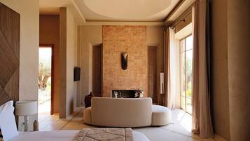 Sábanas de algodón egipcio, cubrecamas y minibar