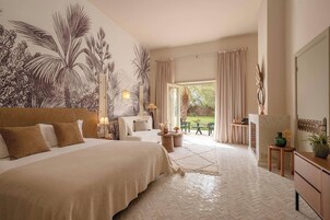 Executive Suite | Egyptian cotton sheets, down comforters, minibar, in-room safe