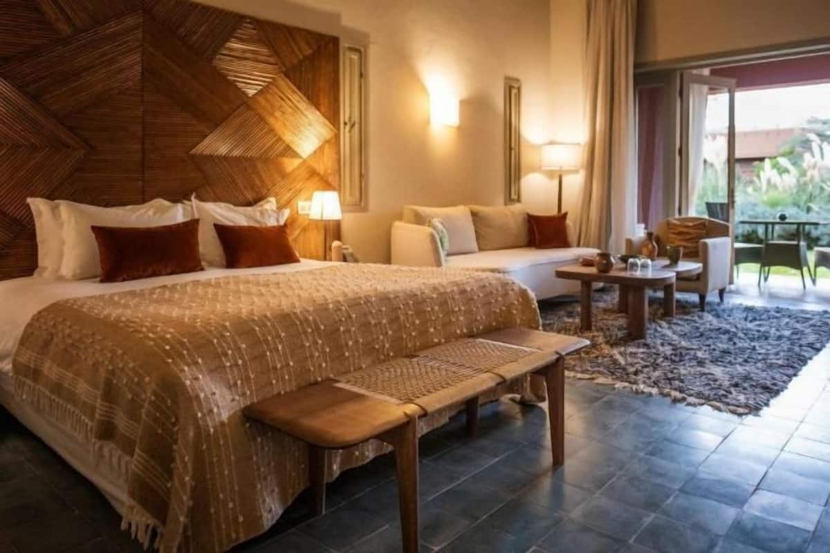 Lakens van Egyptisch katoen, donzen dekbedden, een minibar