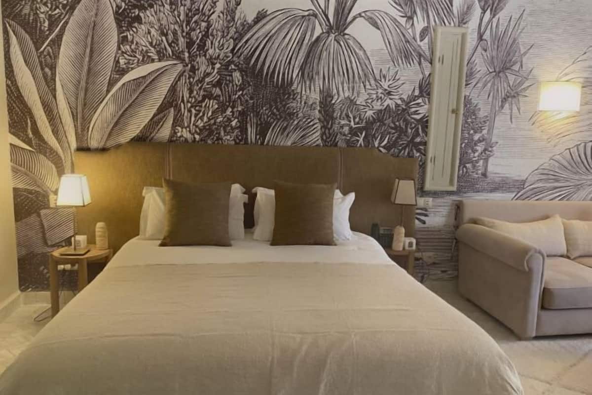 Lakens van Egyptisch katoen, donzen dekbedden, een minibar