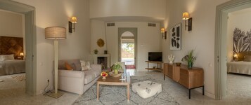Pavillon | Egyptian cotton sheets, down comforters, minibar, in-room safe