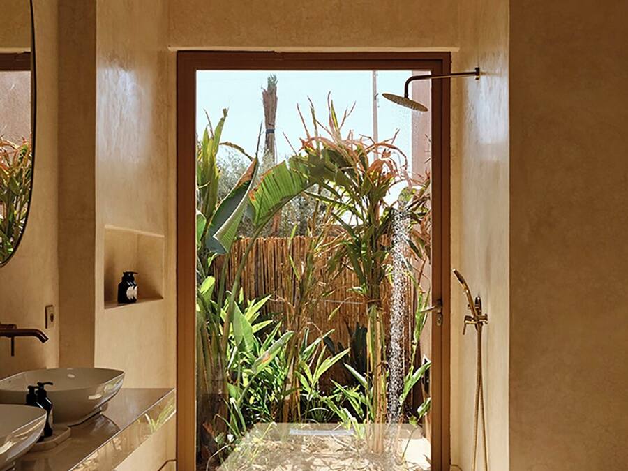 Premium Suite | Bathroom | Separate tub and shower, free toiletries, hair dryer, bathrobes
