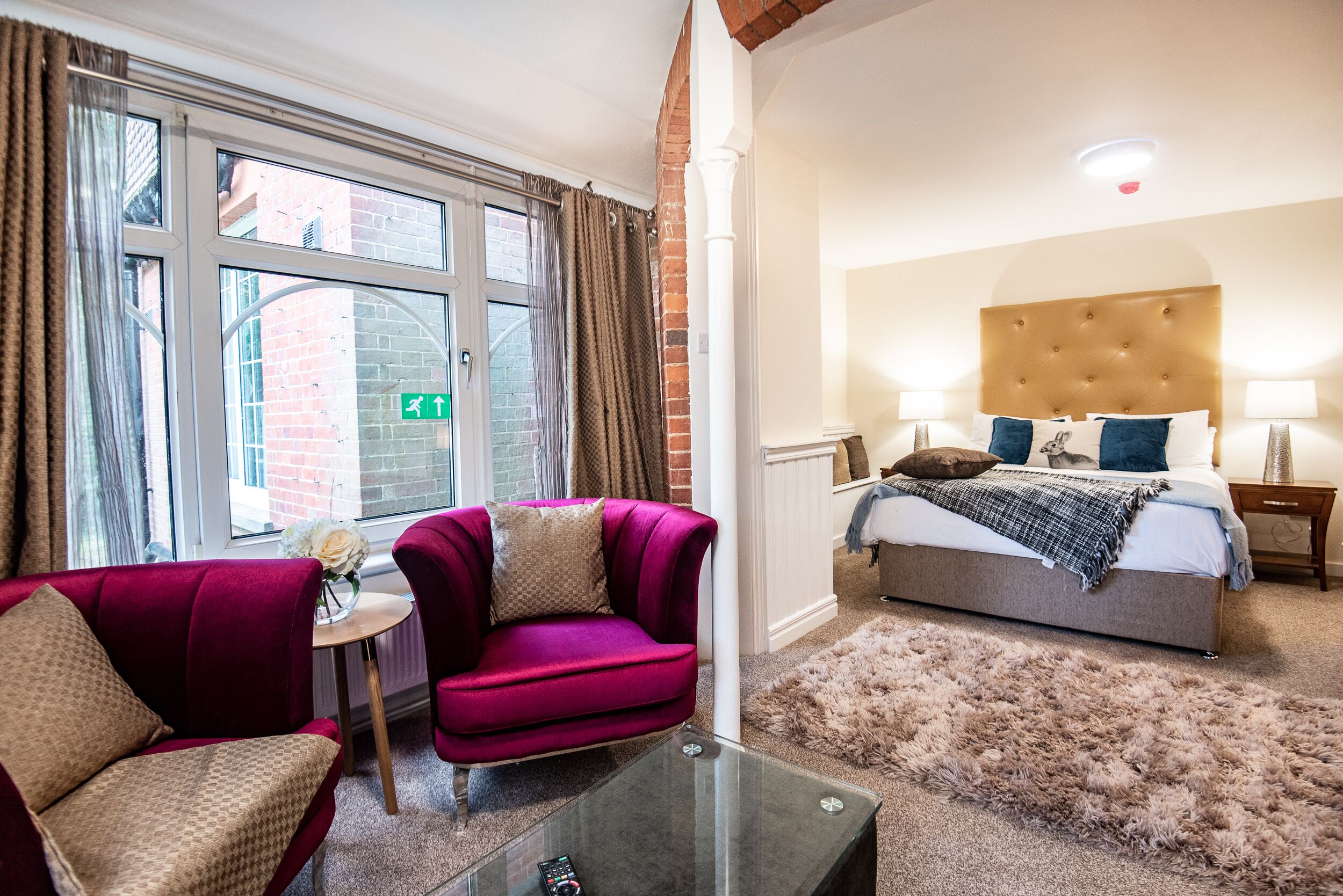 Superior Double Room, 1 Double Bed, Garden View | Living room | 32-inch TV with digital channels