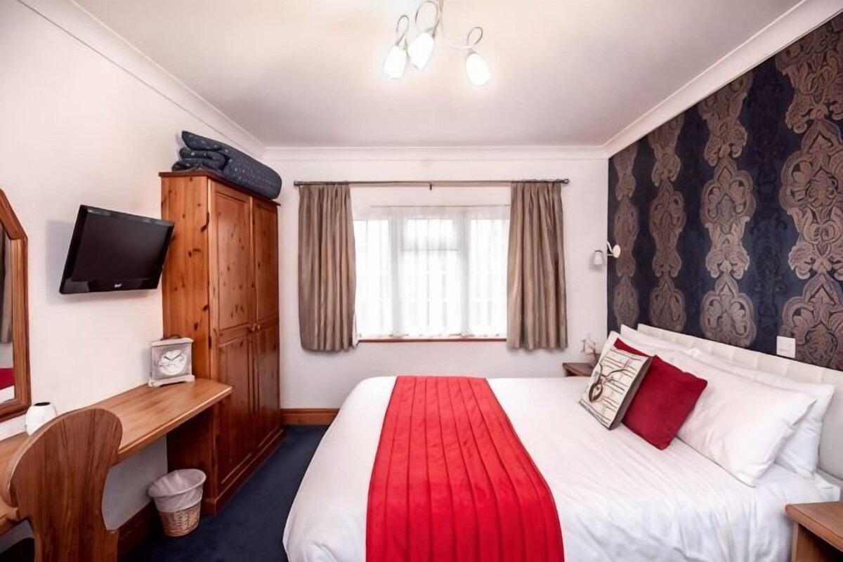 WiFi (free), alarm clocks, bed sheets