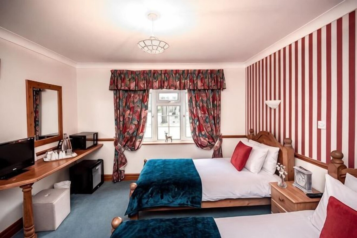 WiFi (free), alarm clocks, bed sheets