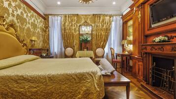 Minibar, in-room safe, individually decorated, individually furnished