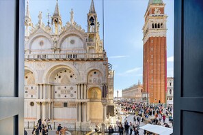 Kamar Double Deluks (San Marco View) | Minibar, brankas, dan didekorasi berbeda-beda