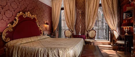 Deluxe Double Room (San Marco View) | Minibar, in-room safe, individually decorated, individually furnished