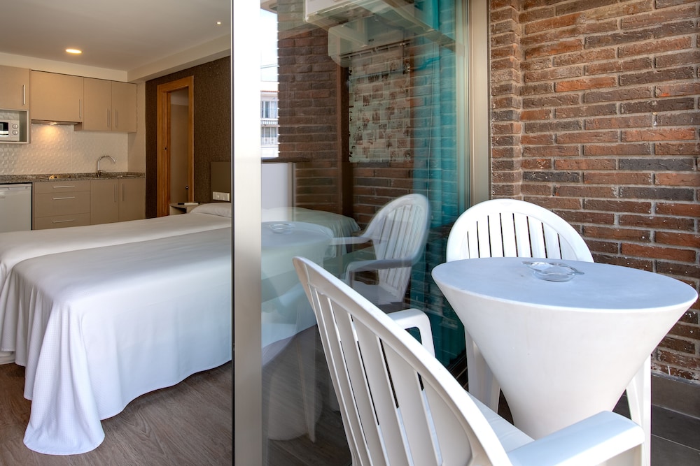 Estudios Benidorm by null