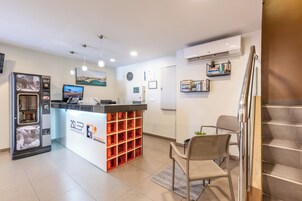 Mostrador para check-in y check-out